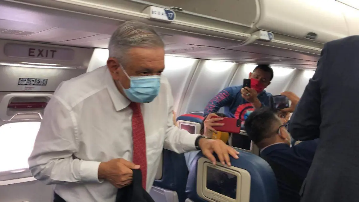 amlo cubrebocas avion